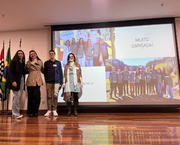 Professora da Univ�s ministra aula na Escola de Ensino Superior do Instituto Butantan
